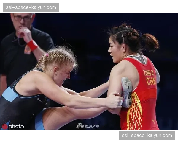 战术博弈分析：哈萨克斯坦队在女子76公斤级如何通过加重压制对手