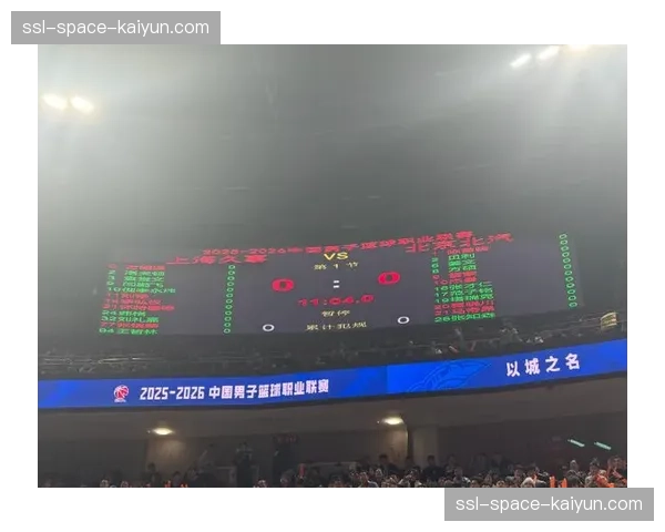 一场经典逆袭：上海久事第三节防守变阵，导致广东队领先优势瓦解